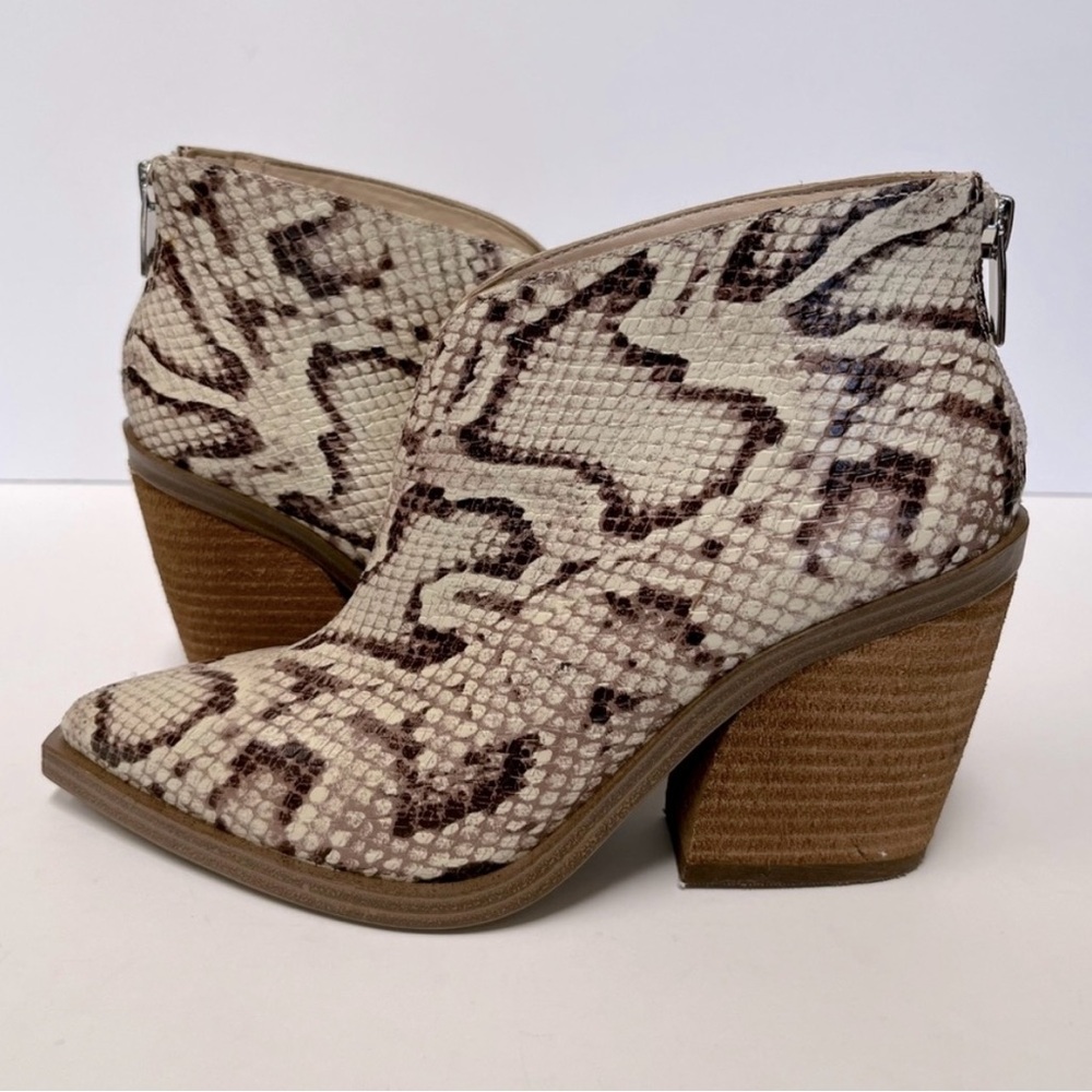 Vince Camuto Snake Print Ankle Bootie Sz 6